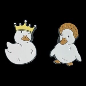 Duck Enamel 2-Pin White Goose Hat Crown Duck Cartoon Brooch Lapel Backpack New